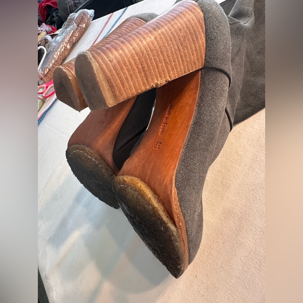 Coclico Gray Suede Boots 4 Inch Heels W/Zipper Size 39/8 Y2K European Luxury - Picture 4 of 13